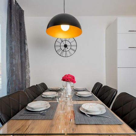 פרוי Villa Anja 1St Floor מראה חיצוני תמונה