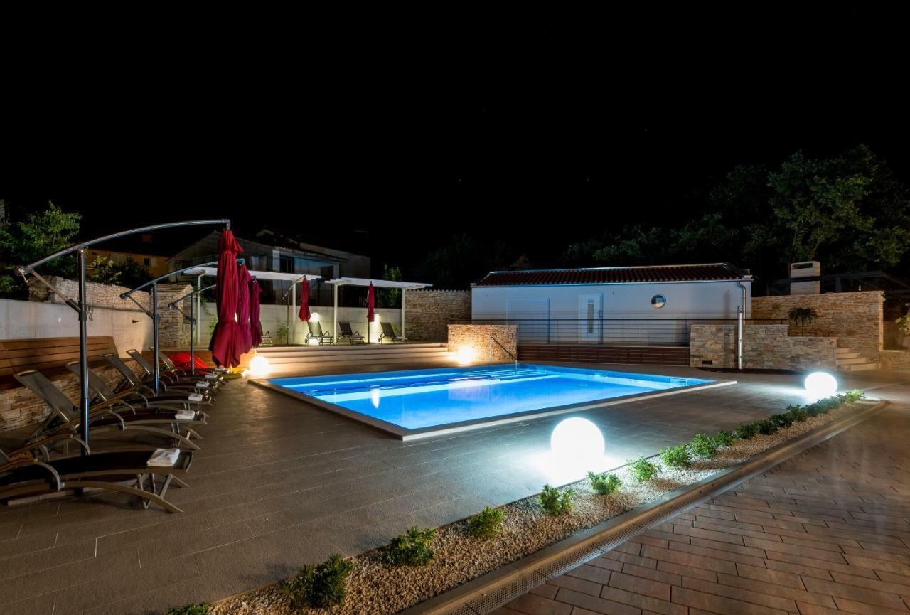 פרוי Villa Anja 1St Floor מראה חיצוני תמונה